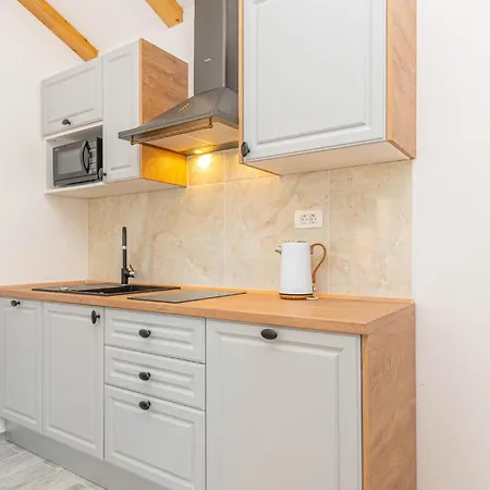 Vikendica 3 Bedroom Cozy In *