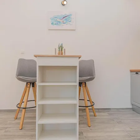 Vikendica 3 Bedroom Cozy In *