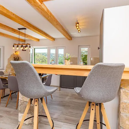 3 Bedroom Cozy In Skradin