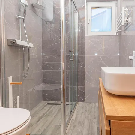 3 Bedroom Cozy In Hébergement de vacances Skradin
