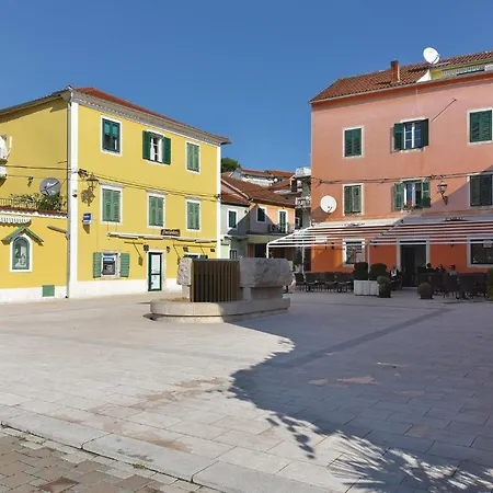 Vikendica 3 Bedroom Cozy In Skradin