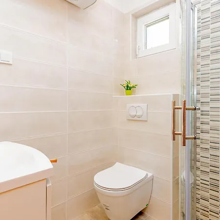 3 Bedroom Cozy In * Skradin