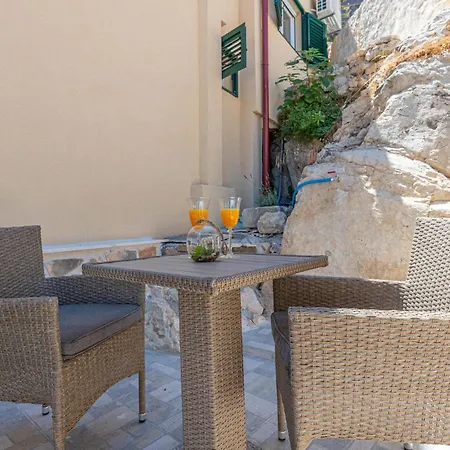 3 Bedroom Cozy In * Skradin