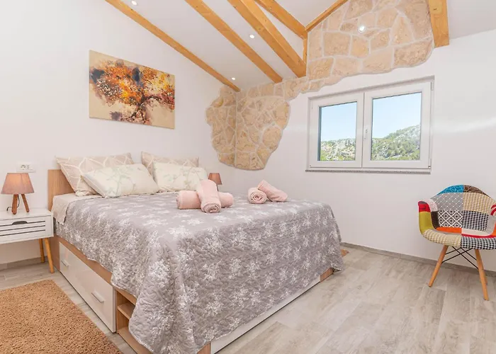Feriehus 3 Bedroom Cozy In Skradin