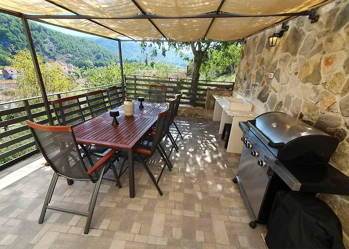 3 Bedroom Cozy In Casa de Férias Skradin