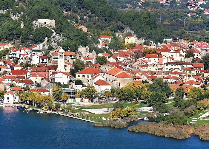 Casa de Férias 3 Bedroom Cozy In Skradin