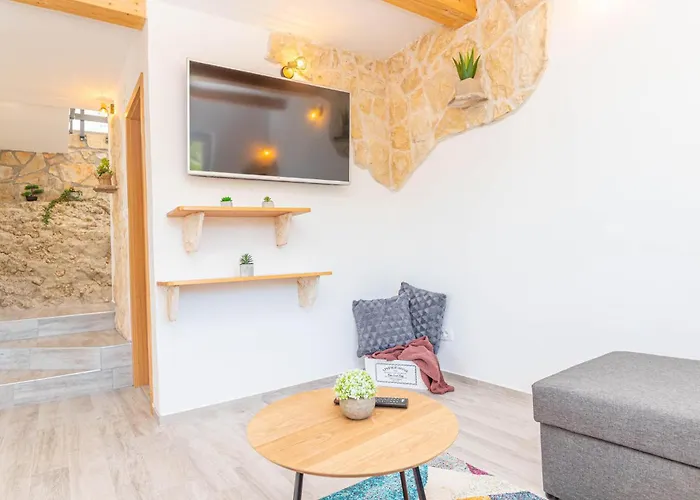 Feriehus 3 Bedroom Cozy In Skradin