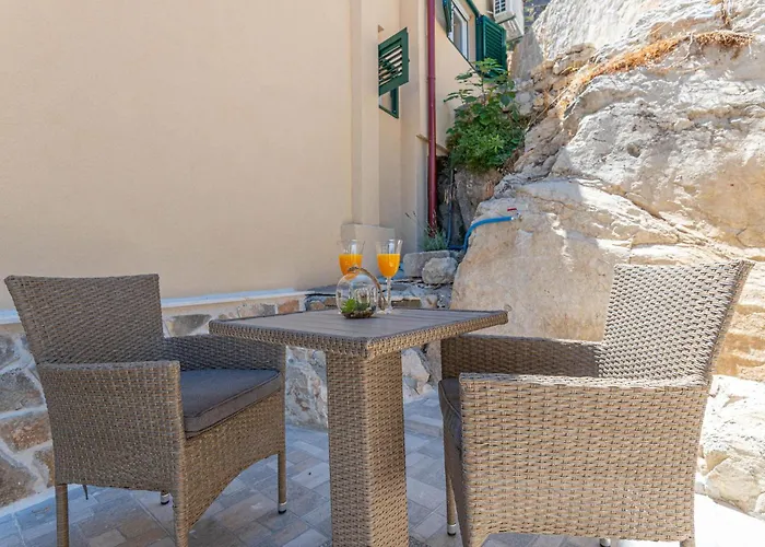 3 Bedroom Cozy In * Skradin
