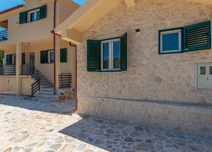 3 Bedroom Cozy In Feriehus Skradin